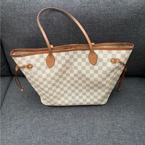 Louis Vuitton MM Neverfull